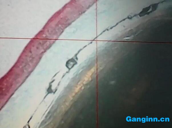 图2 R角热裂纹形貌