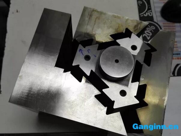 图4 线切割裂纹