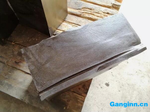 图4 裂纹打开后内部形貌