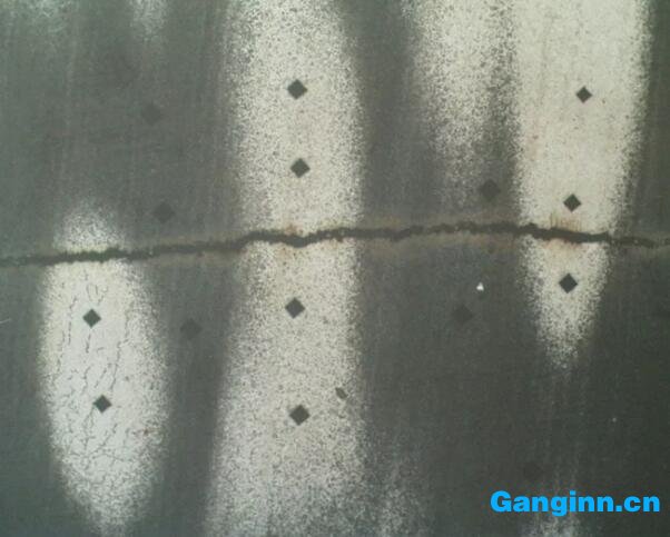 图2 磨削处温度过高处形貌 100倍