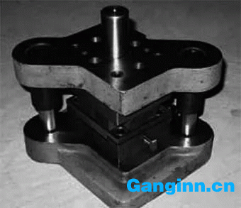 冲孔落料级进模