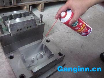 清洗注塑模具污垢（纯手工清洗）